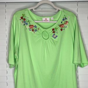 Quacker Factory flowers & berries keyhole elbow sleeve top